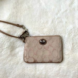 🥥super chic Coach clutch🥥